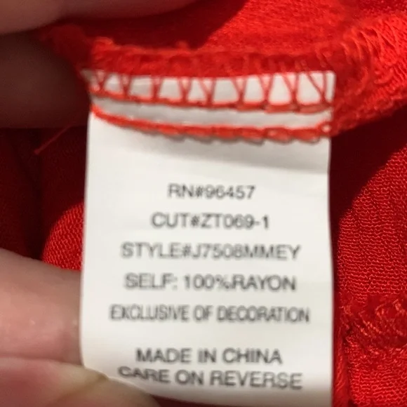 Eyeshadow cold shoulder top - Picture 9 of 9